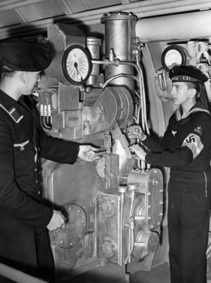 Marine-HJ members at an engine model in Berlin, 1942 (b/w photo)