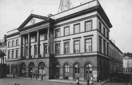 Postcard depicting Namur Town Hall, c. 1900 (litho)