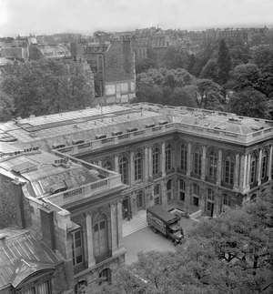 Palais Rose (b/w photo)