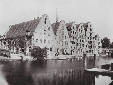 Lubeck: Alte Lagerhauser an der Trave (b/w photo)