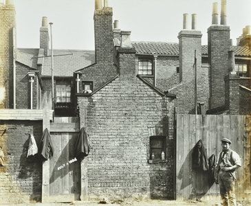 Rotherhithe Tunnel, 131 Albion Street: rear elevation, London, July 4, 1904 (b/w photo)