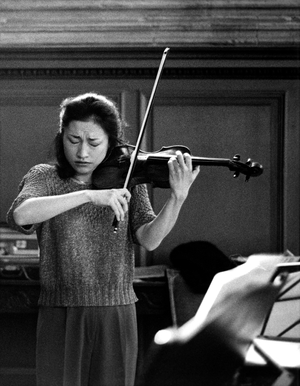 CHUNG, Kyung-Wha - playing violin at Forde Abbey, UK, Oct 1985
