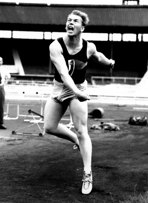 George Colin Smith, Discus, 1958 (b/w photo)