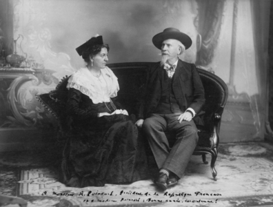 Frederic Mistral (1830-1914) French poet of the Provence, he obtained the literature Nobel prize in 1904, here with his wife, c. 1900