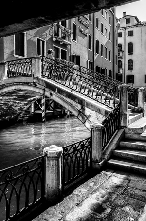 Bridge over a canal in the San Marco district, 2021 (photo)