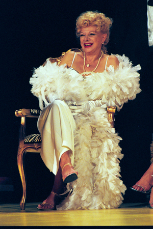 Sandra Milo during the show "Fenomeni", 1999-2000 (photo)