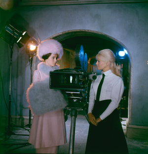 N The Set, Geraldine Chaplin And Julie Christie., Doctor Zhivago 1965 Directed By David Lean