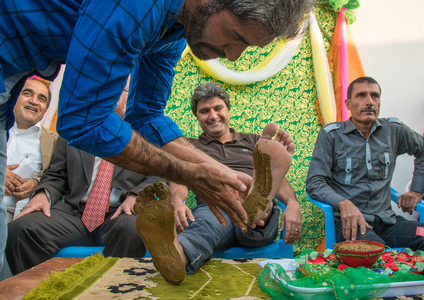 Groom Being Covered With Henna During His Wedding Ceremony, Hormozgan, Kushkenar, Iran, 2015 (photo)