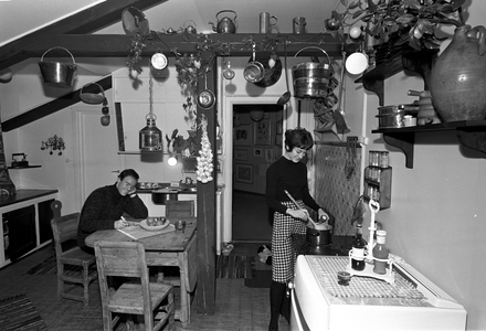 Oslo, 19630105 he dresses at the woman Fashion creator William Jensen works in the family apartment in Riddervolds gate in Oslo ..., 1963 (photo)