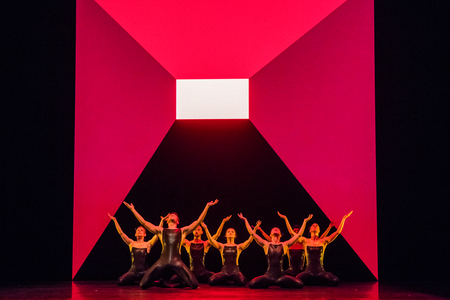 8 Minutes by Alexander Whitley (photo)
