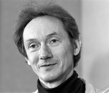 Oslo 19880825. Einar Økland, portrait. He was awarded the Aschehoug Prize of NOK 30,000 after a recommendation …, 1988 (photo)