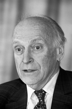 Conductor Lord Yehudi Menuhin during a press conference in Bonn on the upcoming tour to Russia..., 1995 (photo)