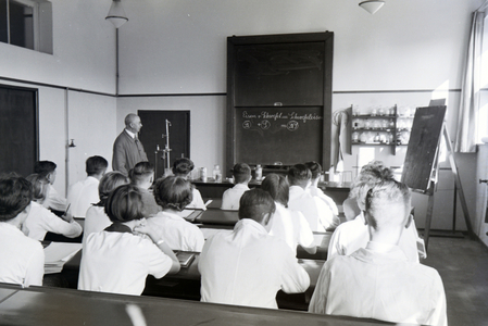 A chemistry class in the College for Ceramics in Höhr-Grenzhausen, Germany 1930s (b/w photo)