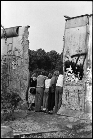 Demolition of the Berlin Wall, 1990 (photo)