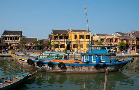 Vietnam: The historic merchant town of Hoi An across the Thu Bon River (photo)