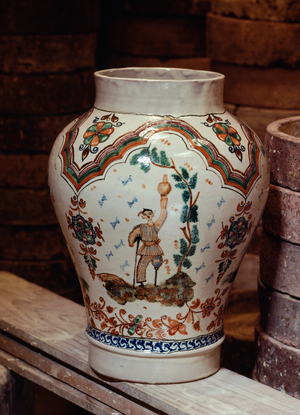 A Chinese sailor stands with a crutch on a vase made recently., 1990 (photo)