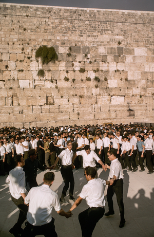Men dancing at the Western Wall, Jerusalem, 1967 (photo)