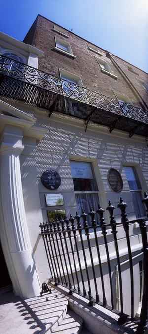 Dublin City, Co Dublin, Ireland, Merrion Square American College, Oscar Wilde Birthplace (photo)