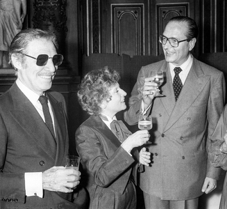 Jacques Chirac has given a medal to French composer and singer Mireille (Mireille Hartuch) on June 5, 1980 at Paris City Hall (b/w photo)