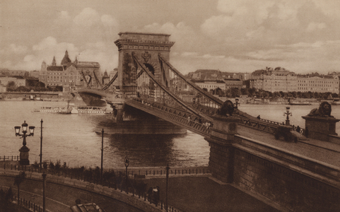 Budapest: Lanc-Hid; Pont De Chaines (b/w photo)