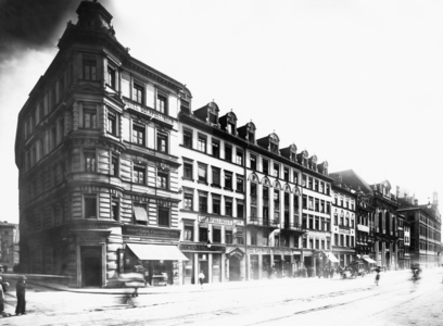 The Neuhauser Strasse with the hotel and restaurant Oberpollinger in Munich, c.1890 (b/w photo)
