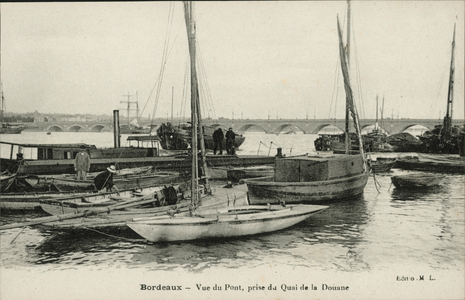 Bordeaux: Vue du Pont, prise du Quai de la Douane (b/w photo)
