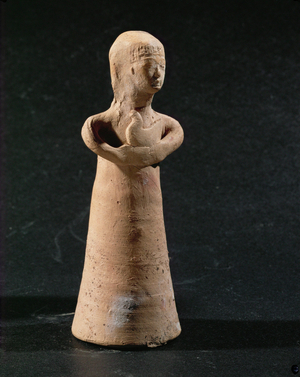 Woman holding a dove. Clay figurine (clay)