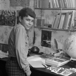 A young reader of the German "HOERZU" programme magazin won a prize as a lyrics composer, Germany 1960s
