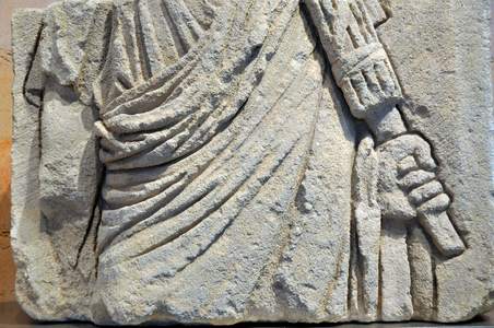 A lictor dressed in a toga and holding his beam, 1st century (low relief)