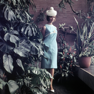 20 01 1971 Berlin GDR Model shows the latest womens fashion 20 30s …, 1971 (photo)