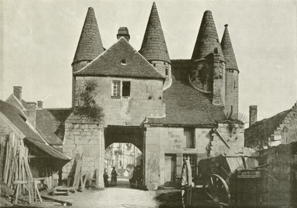 Longpont, Une Porte (b/w photo)