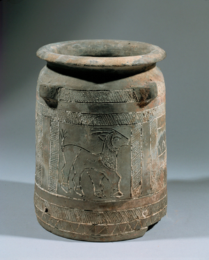 Pyxis with incised ornaments …