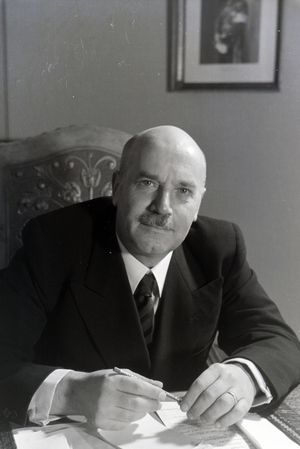 Head of the finnish embassy, Toivo Kivimäki, in his office, Germany 1930s (b/w photo)