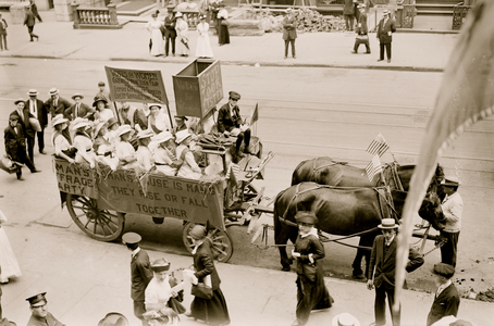 Suffrage Hay Wagon 1914 (photo)
