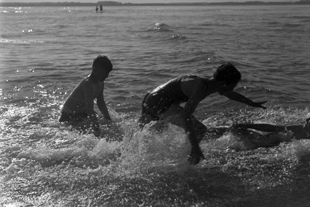 Having fun near Laboe on the shore of the Baltic Sea, Germany 1930s (b/w photo)