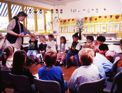 Elementary school with preschool 1996 DEU, Germany, Iserlohn The lessons in this elementary school ..., 1996 (photo)