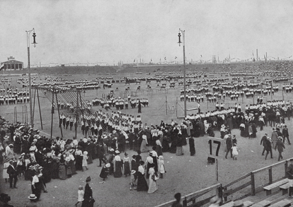 Girls' gymnastics apparatus at the 12th German Gymnastics Festival, Leipzig, 1913 (b/w photo)
