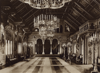 Festsaal mit Sangerlaube im Schloss Neuschwanstein (b/w photo)
