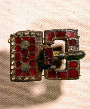 merovingian jewel buckle (481-751 AD), photo by Hubert Josse