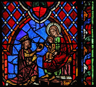 Window w01 depicting the Adoration of the Magi (stained glass)