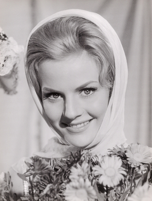 German schlager singer and actress Heidi Bruehl wearing a headscarf, Germany around 1958 (b/w photo)
