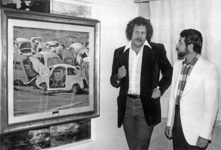 Death Shuman Admiring One Of The Canvas Presents Gianni Guadalaxara Intitled “Jardin D'Today” At La Cite Berryer Rue Royale A Paris June 26, 1974 (b/w photo)