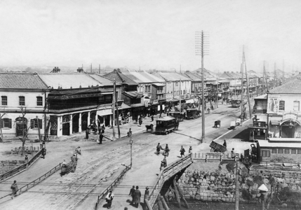 Main street in Tokyo, 1909 (b/w photo)