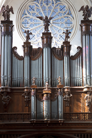 Cathedral (Cathédrale Sainte-Croix d'Orléans). Interior. The organ (photo)