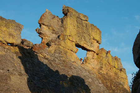 La Fenetre D'isalo Rock Formation, Isalo National Park, Fianarantsoa Province, Madagascar (photo)