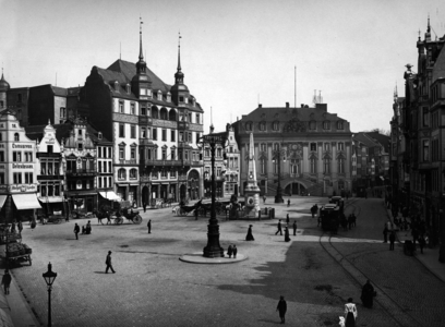 Bonn, Germany : market square and towh hall, 1904 (photo)