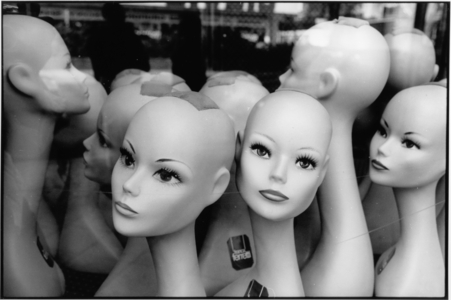 Mannequins, wig shop, Berlin, photo 1992 (photo)