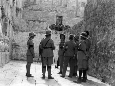 General Dill visiting the Western Wall, 1936