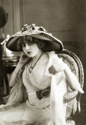 Hat fashions from 1911 (b/w photo)