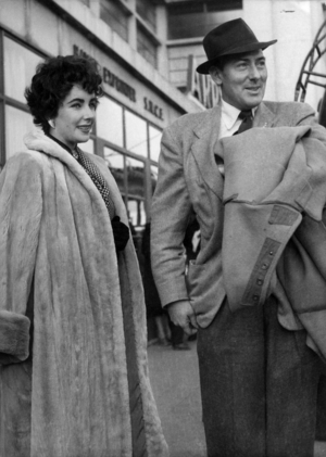 Elizabeth Taylor With Her 2nd Husband Michael Wilding C.1953 (b/w photo)